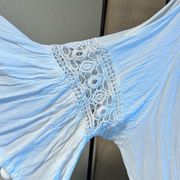 True Destiny White Large Blouse with Peek-a-Boo Sleeves Cold Shoulder - Picture 2 of 5